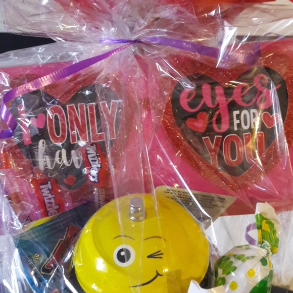 Valentine's Day Gift Basket - Picture 4 of 8